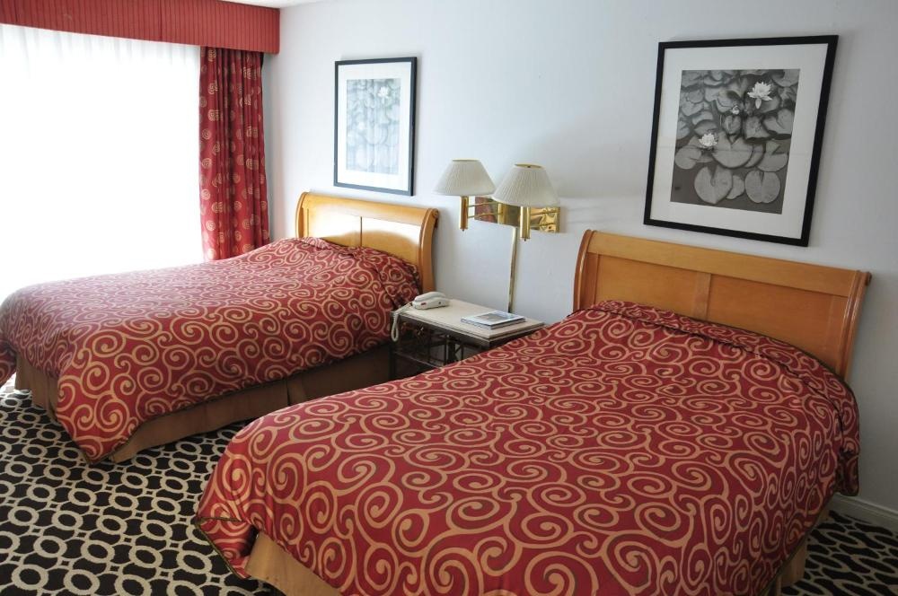 Delos Reyes Palm Springs